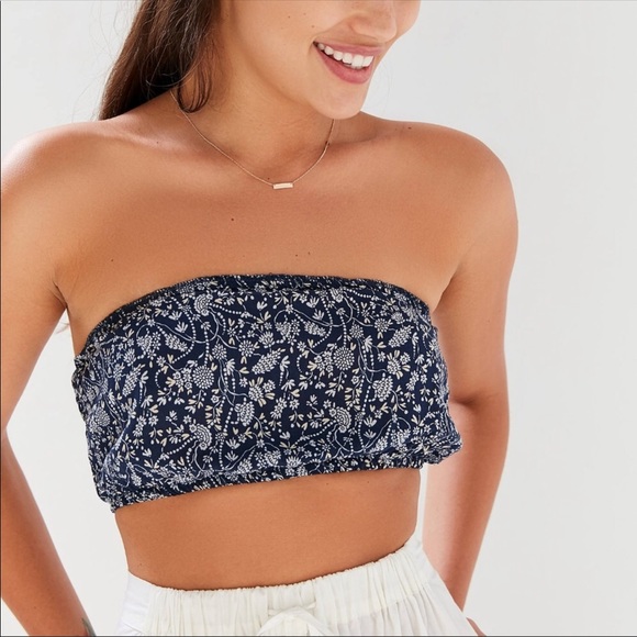 Urban Outfitters Tops - ⚡️3 FOR $20 UO Navy/Floral Top